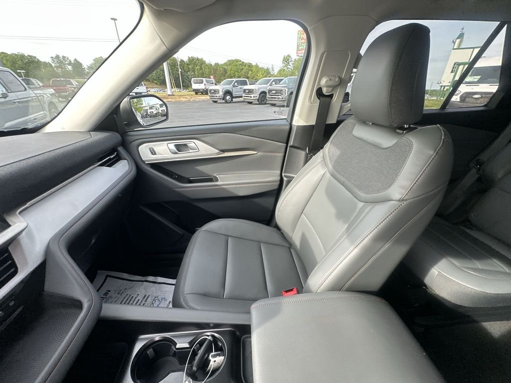 New 2026 Space White Metallic Ford Active image 11