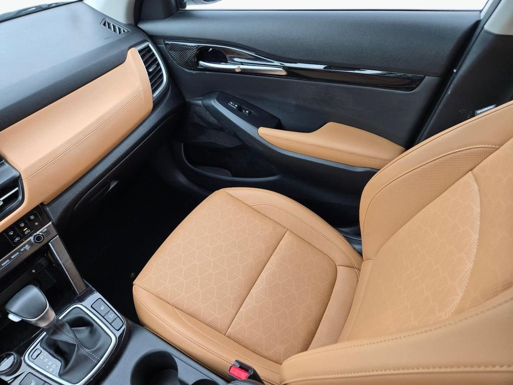 Used 2024 White Kia EX image 18