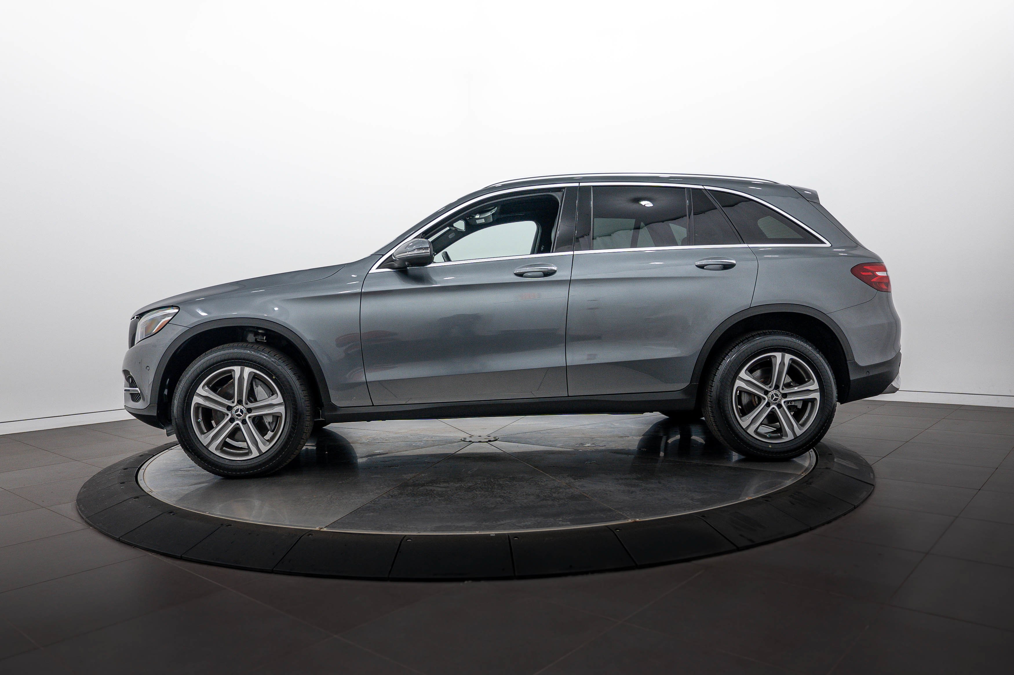 Used 2019 Selenite Grey Metallic Mercedes-Benz GLC 300 image 6