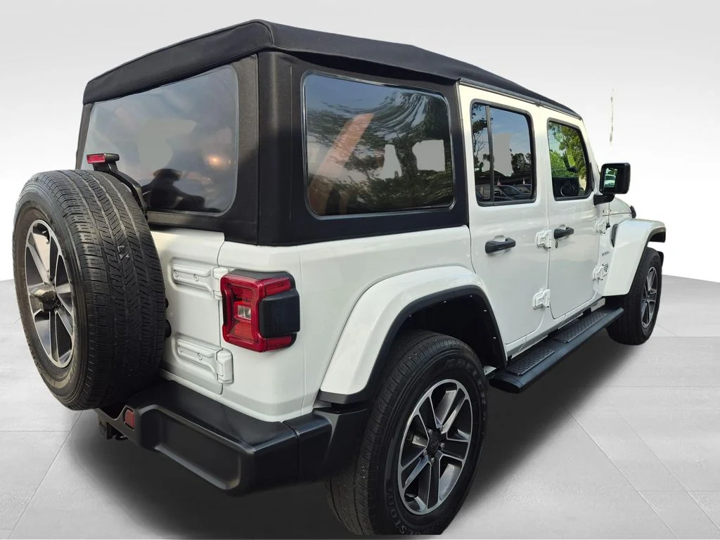 Used 2023 White Jeep Sahara image 11