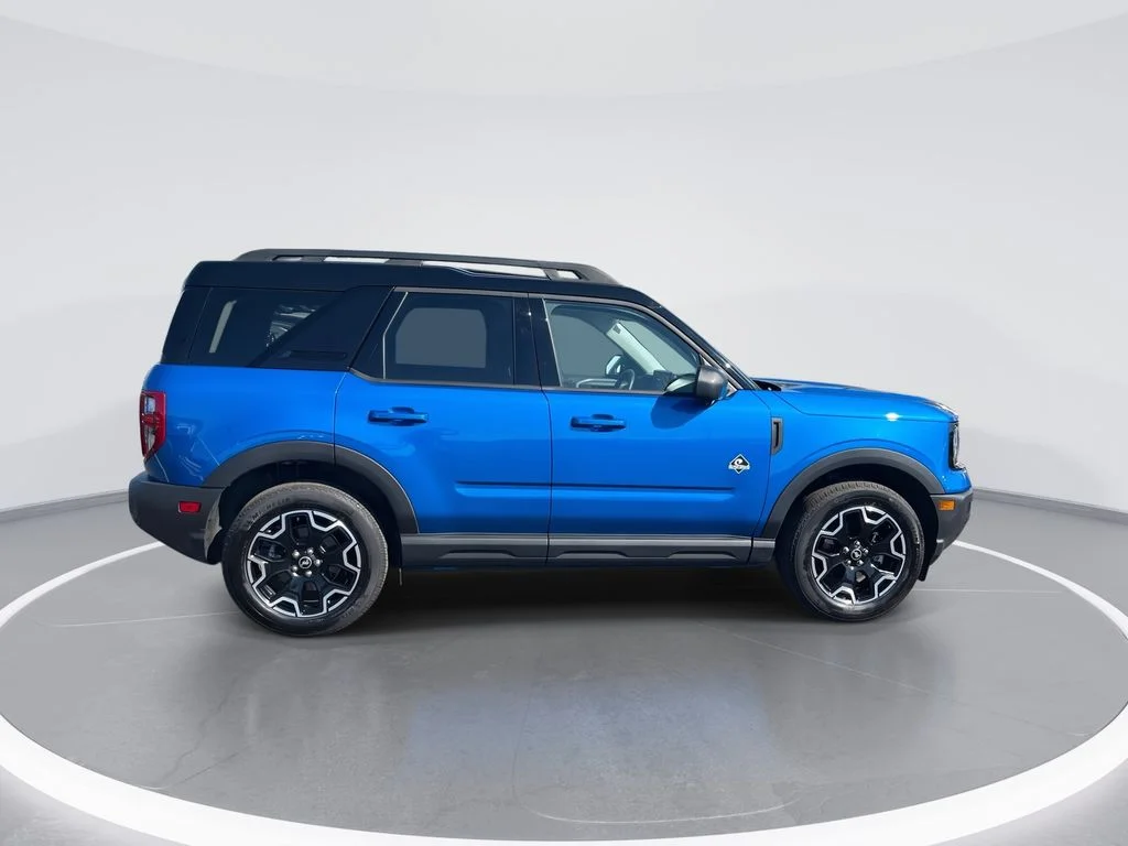 Used 2025 Blue Ford Outer Banks image 9