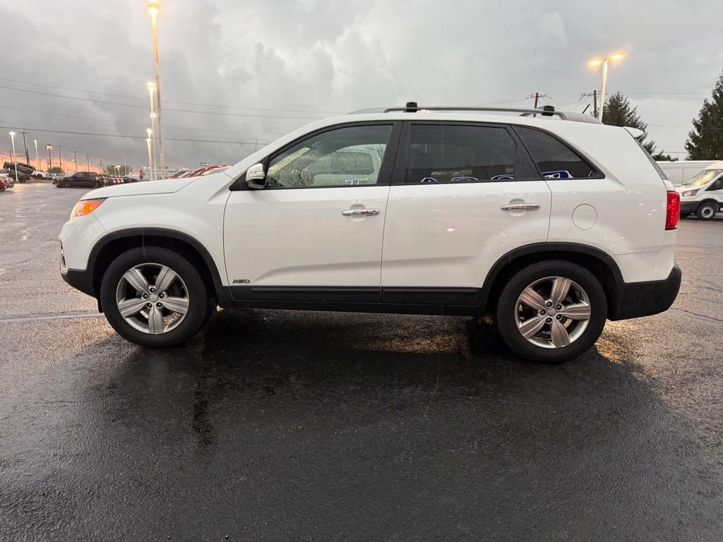 Used 2012 White Kia EX image 9