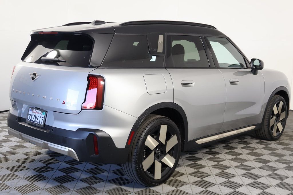 Certified Used 2025 Silver MINI Iconic image 4
