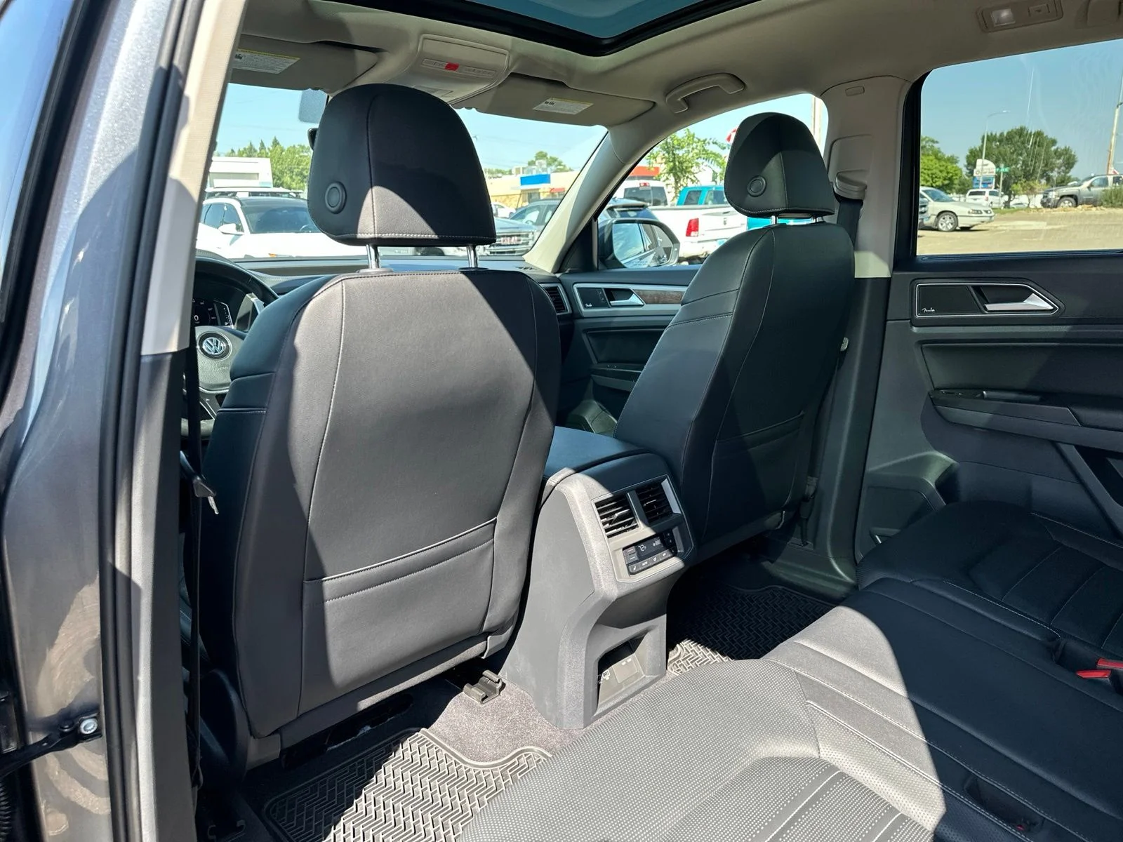 Used 2019 Gray Volkswagen SEL Premium image 24