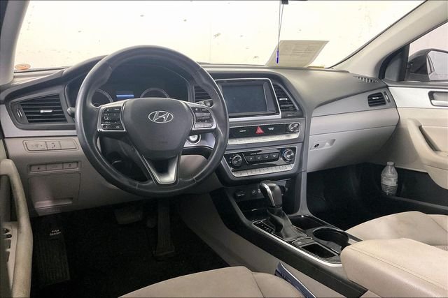 Used 2018 Black Hyundai SEL image 3