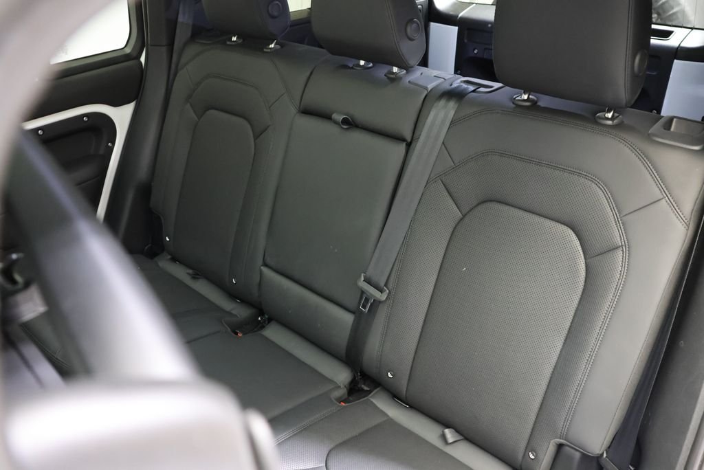 Used 2026 Fuji White Land Rover S image 36