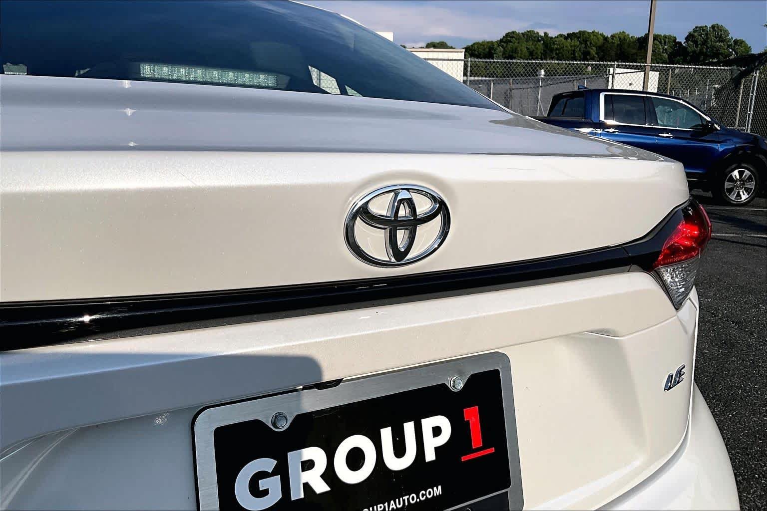 Used 2025 Wind Chill Pearl Toyota LE image 31