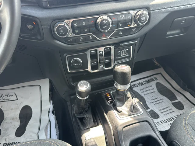 Used 2024 White/off-white Jeep Sahara image 22