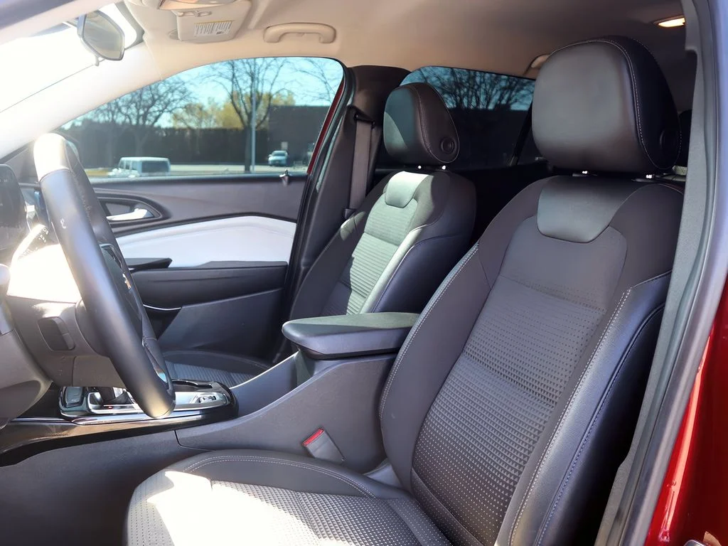 2025 Chevrolet Trax LT - Photo 11
