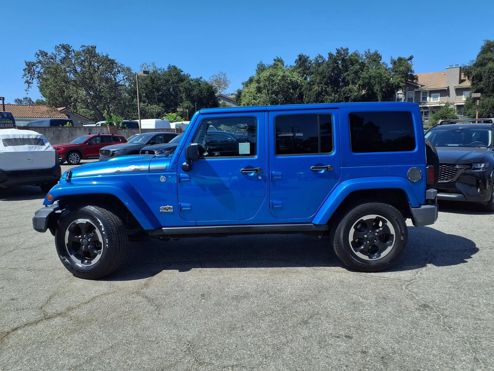 Used 2014 Blue Jeep Unlimited Sahara image 3