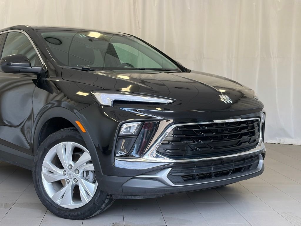 Used 2025 Ebony Twilight Metallic Buick Preferred image 4