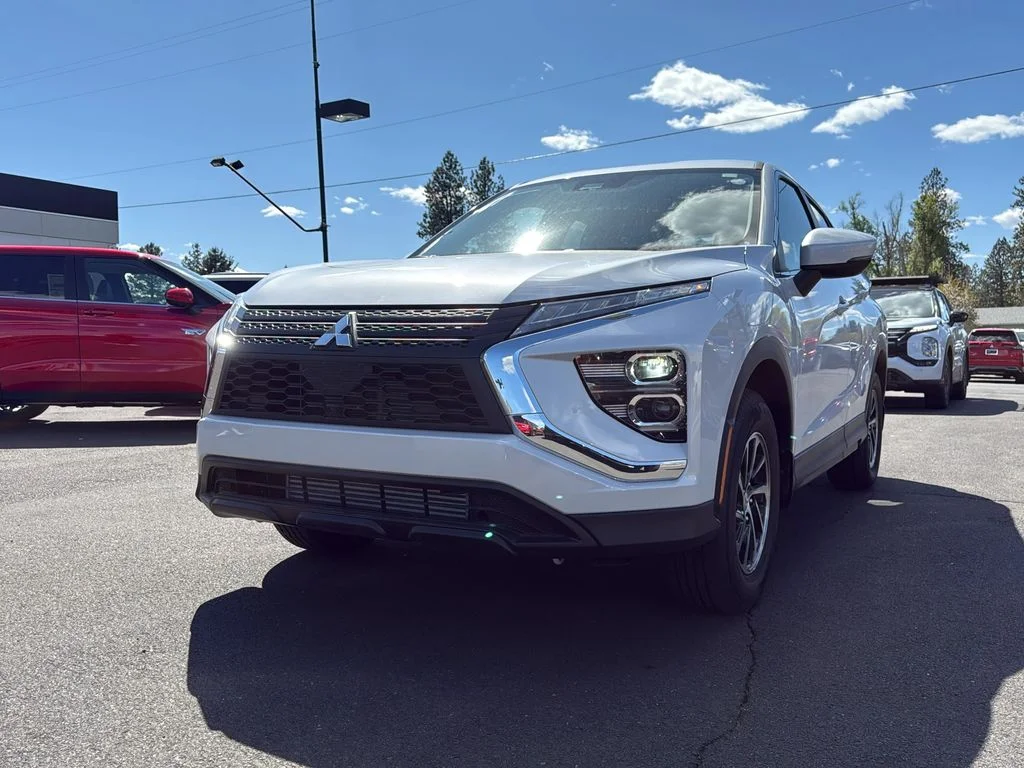 New 2026 White Diamond Mitsubishi ES image 35