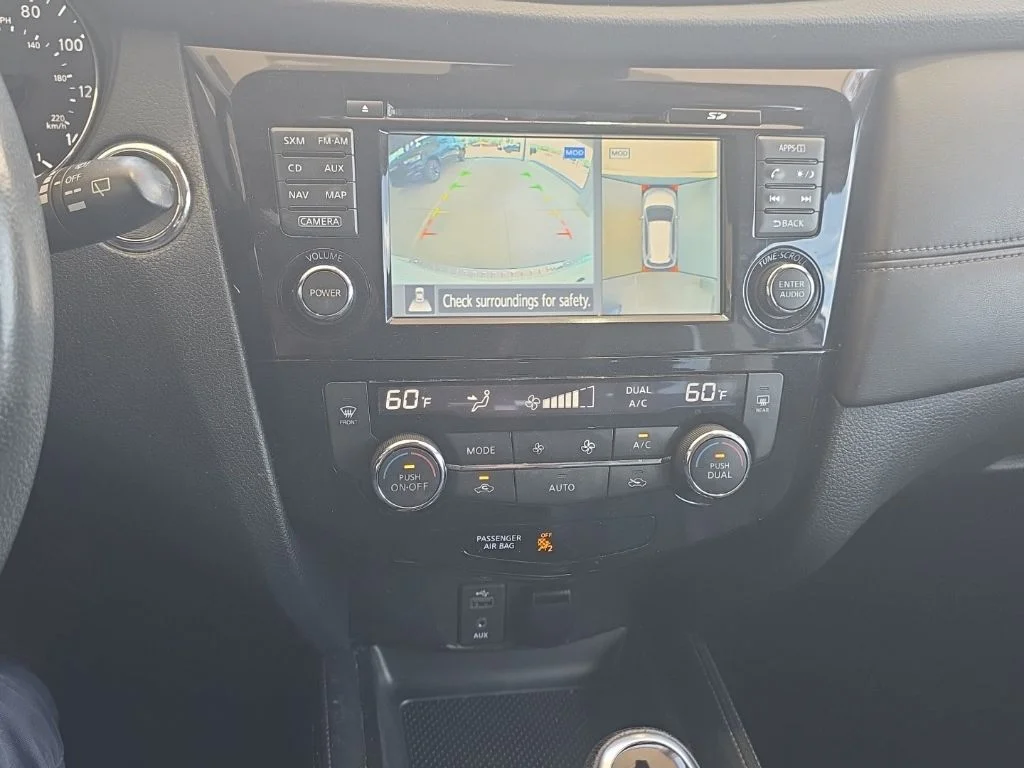 Used 2017 White Nissan SL image 16