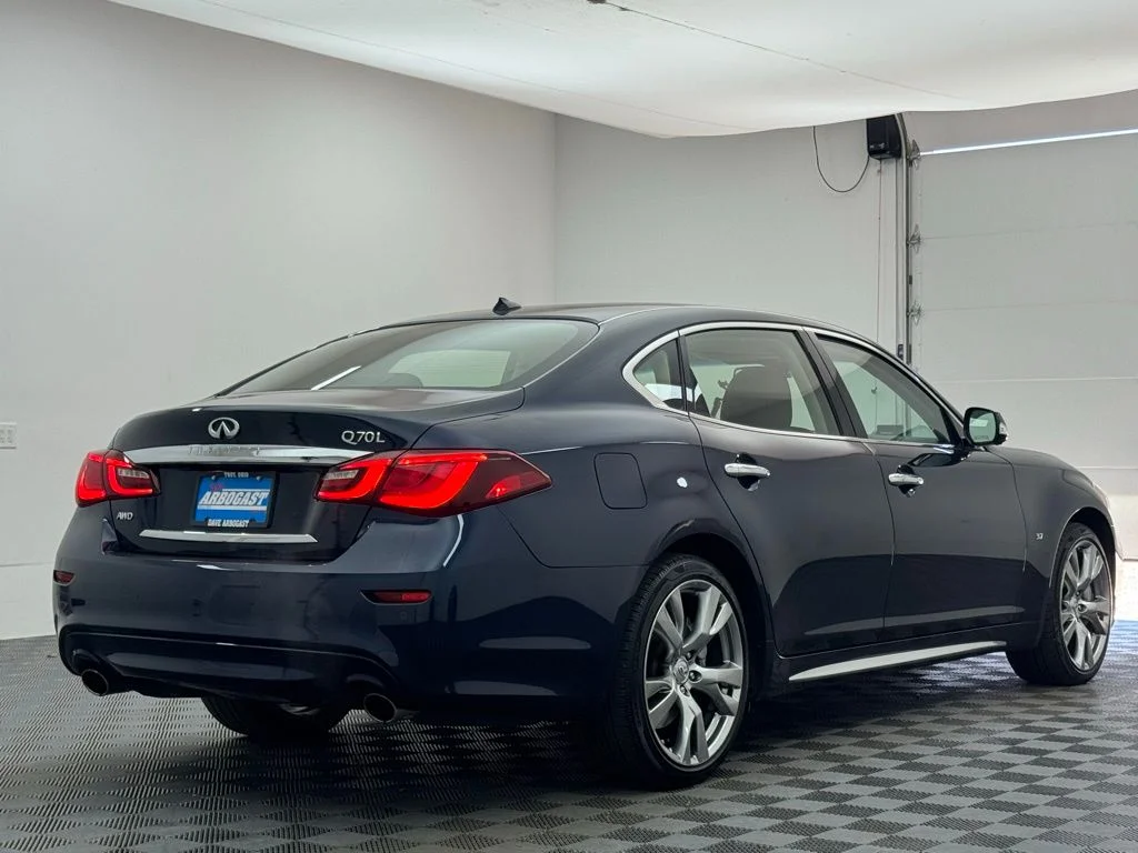 Used 2017 Hermosa Blue INFINITI 3.7X image 8