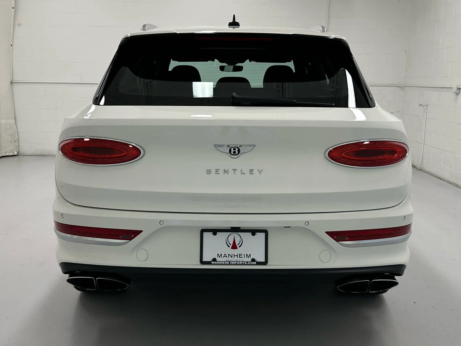 Used 2023 Glacier White Bentley V8 image 7