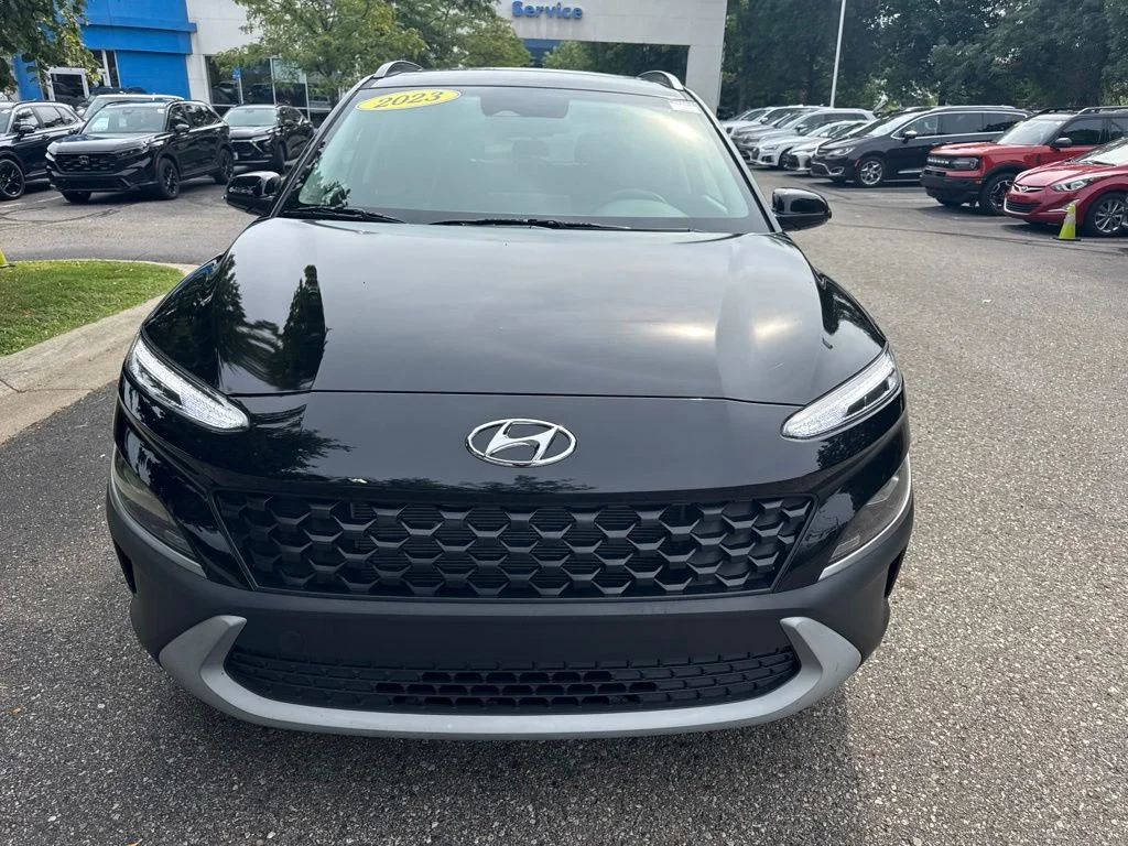 Used 2023 Abyss Black Hyundai SEL image 2
