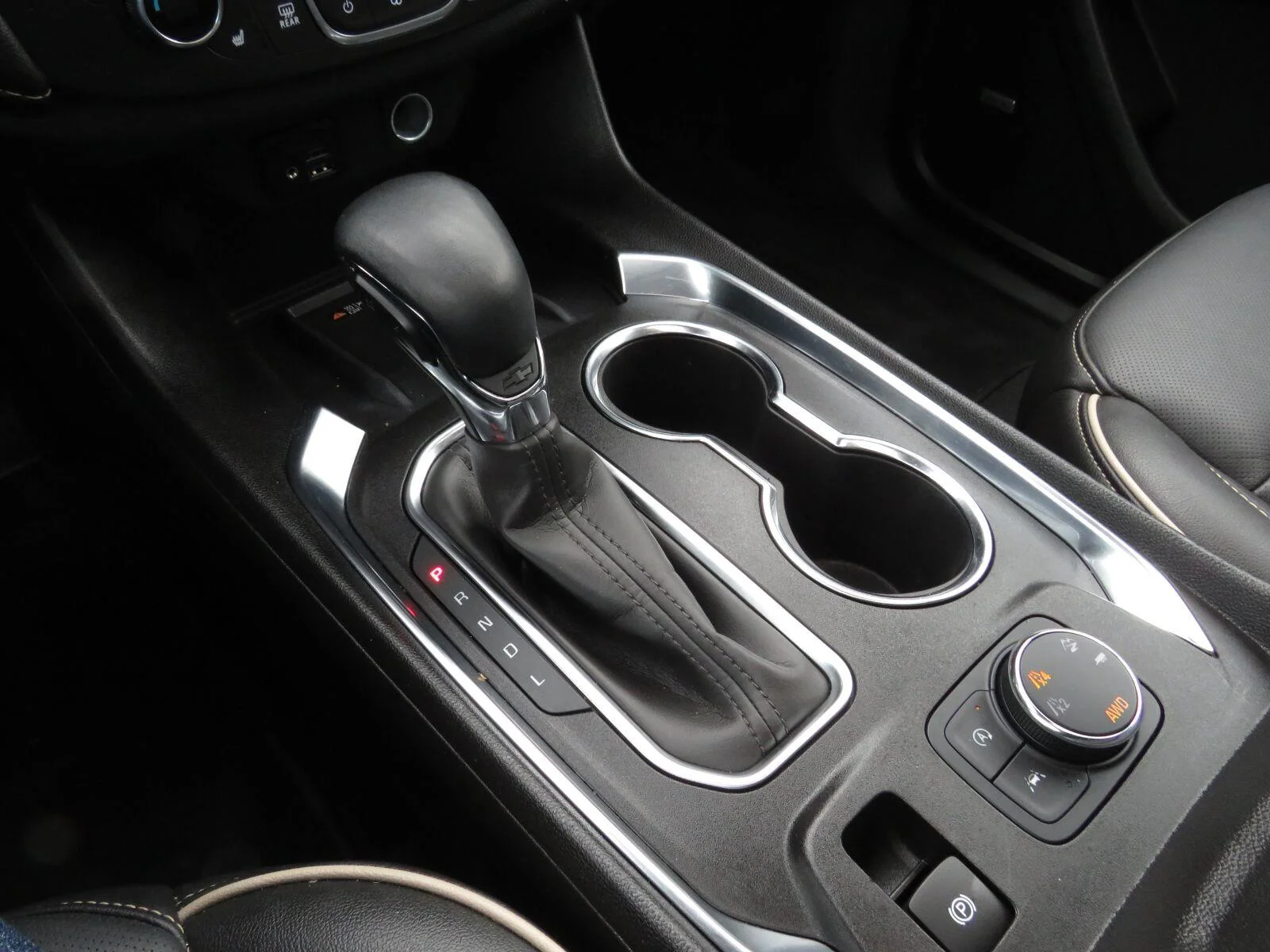 Used 2023 IRIDESCENT PEARL TRICOAT Chevrolet Premier image 29