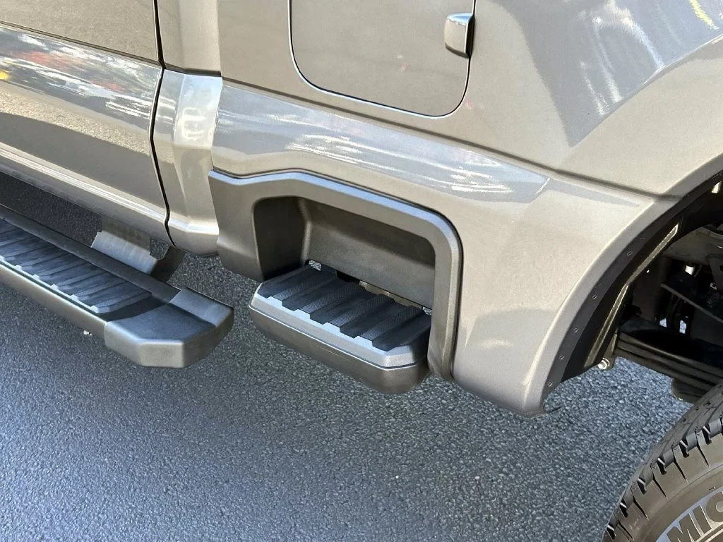 Used 2023 Gray Metallic Ford Lariat image 14