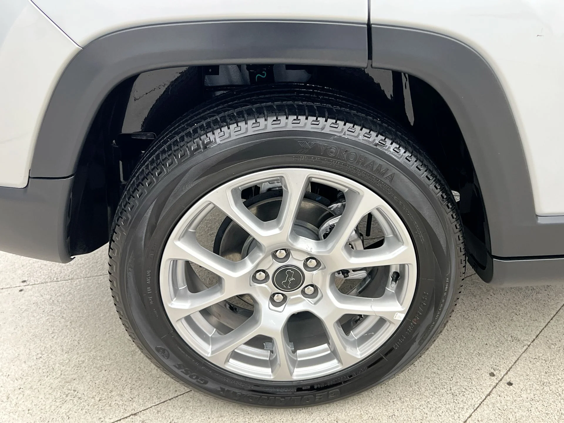 Used 2025 Silver Jeep Limited image 39