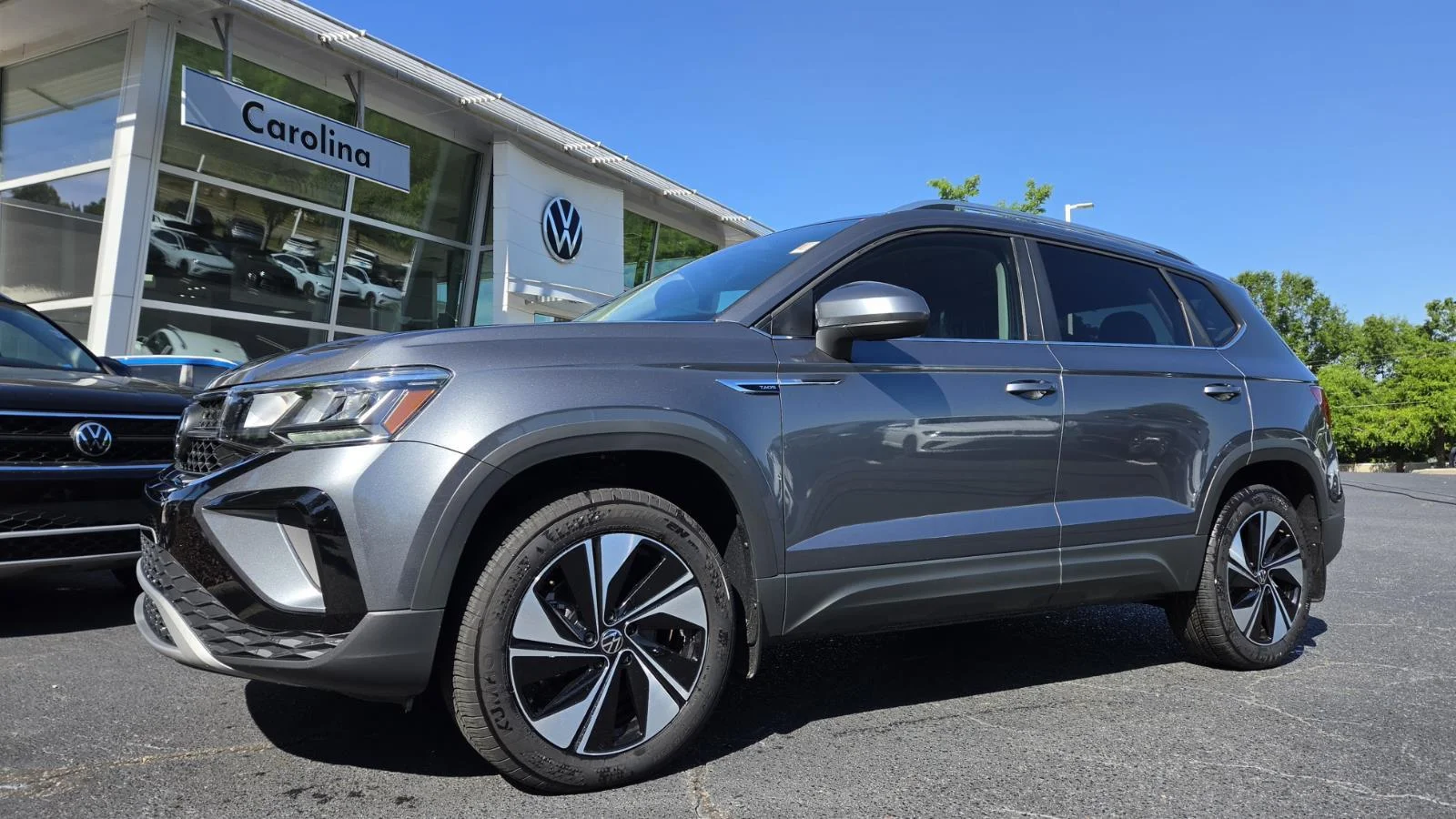 Used 2024 Platinum Gray Metallic Volkswagen SE image 1