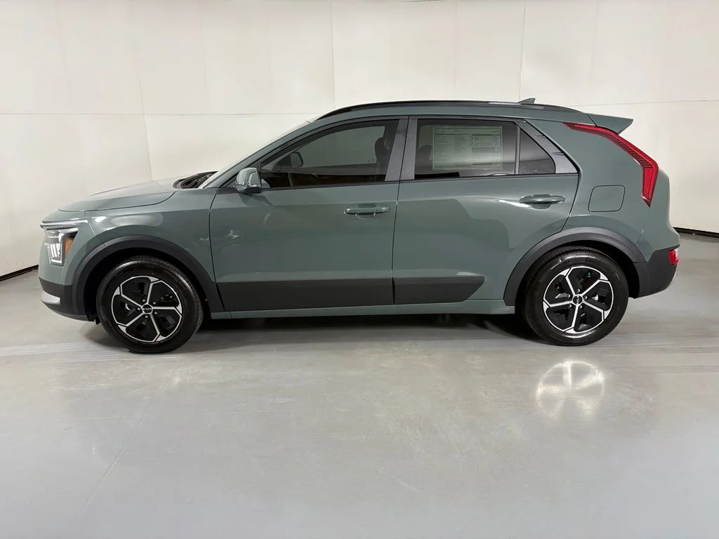 New 2026 Cityscape Green Kia EX image 5