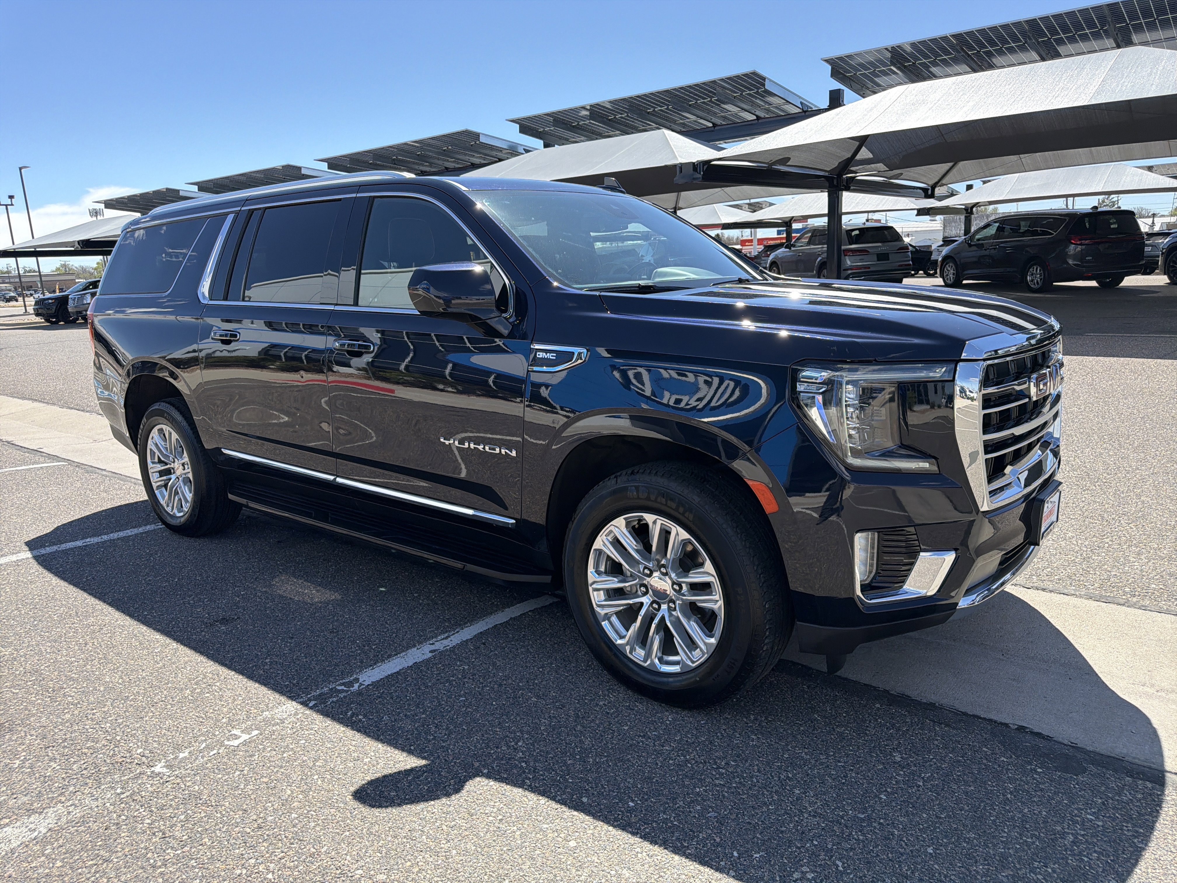 Used 2024 Midnight Blue Metallic GMC SLT image 7