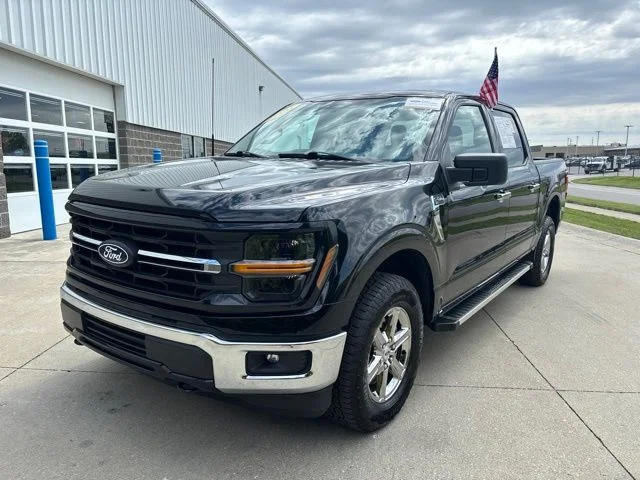 Certified Used 2025 Agate Black Metallic Ford XLT image 4