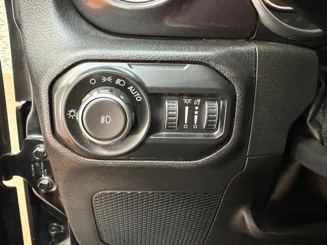 Used 2021 Black Jeep Unlimited Sahara Altitude image 20