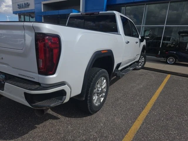 Used 2022 White GMC Denali image 4