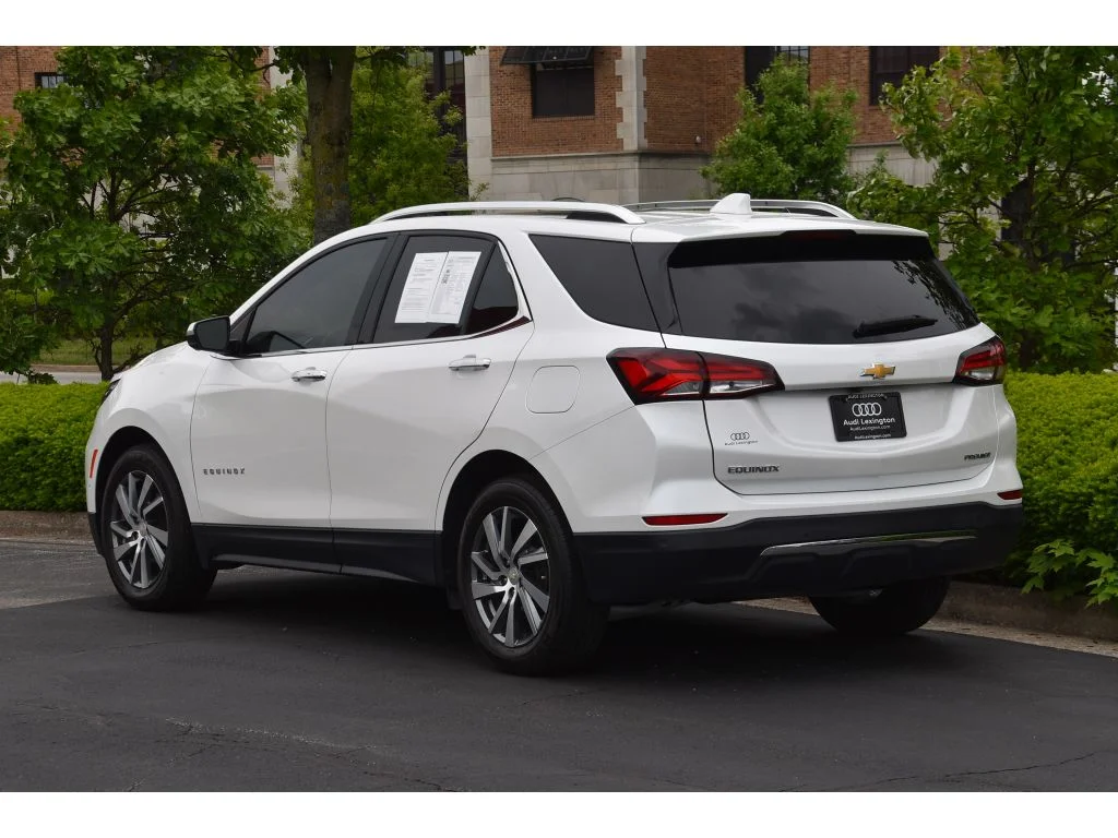 Used 2022 Iridescent Pearl Tricoat Chevrolet Premier image 6