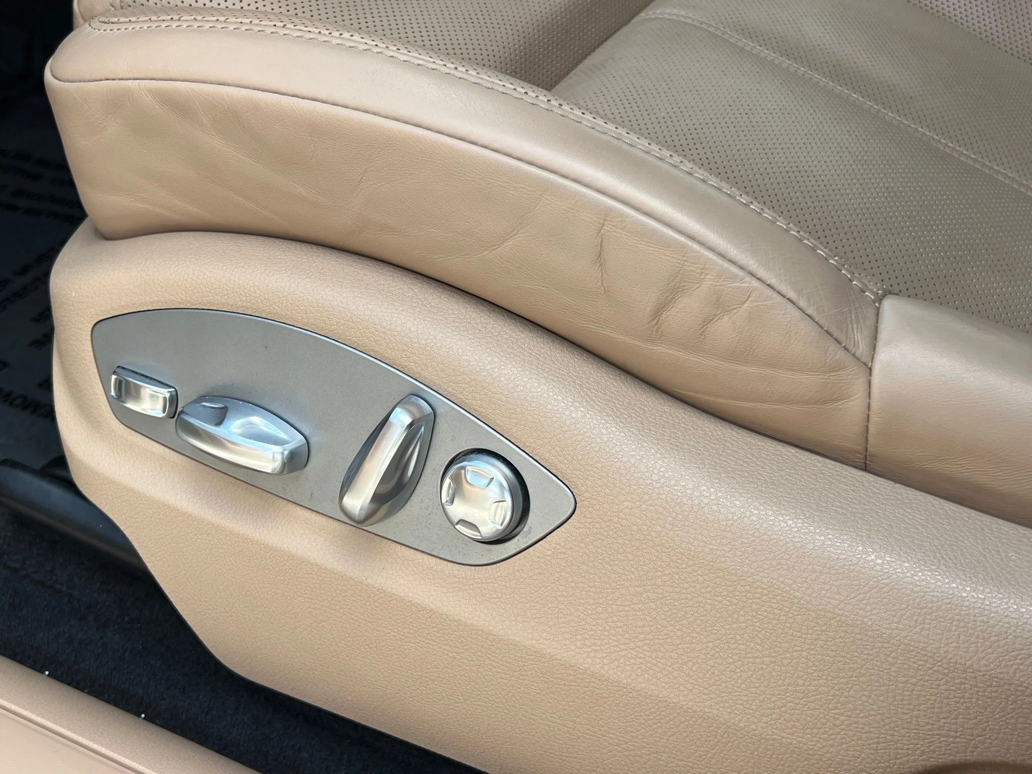 Used 2023 White Porsche Base image 36