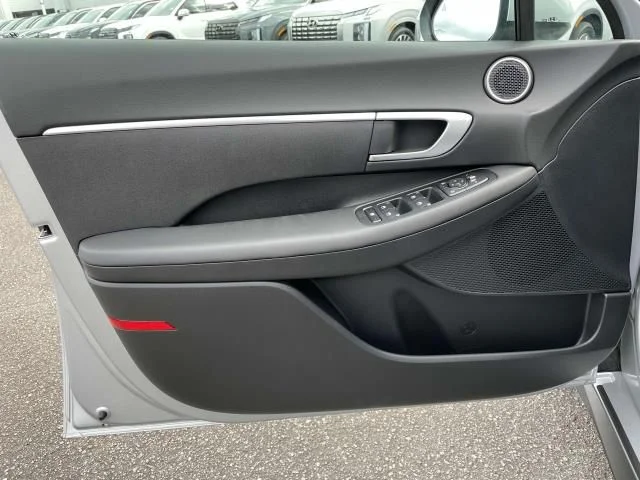 New 2025 Silver Hyundai SE image 15