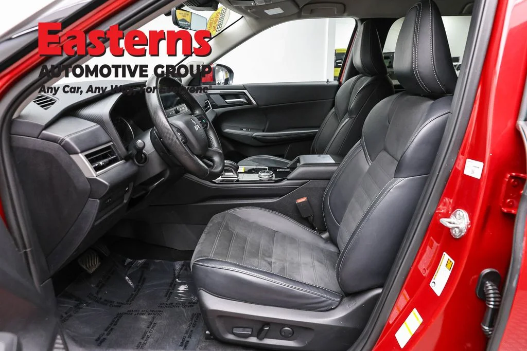 Used 2025 Red Mitsubishi SE image 14