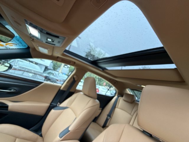 2024 Lexus ES 350 - Photo 22
