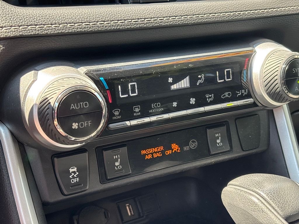 Used 2020 Black Toyota XLE image 28