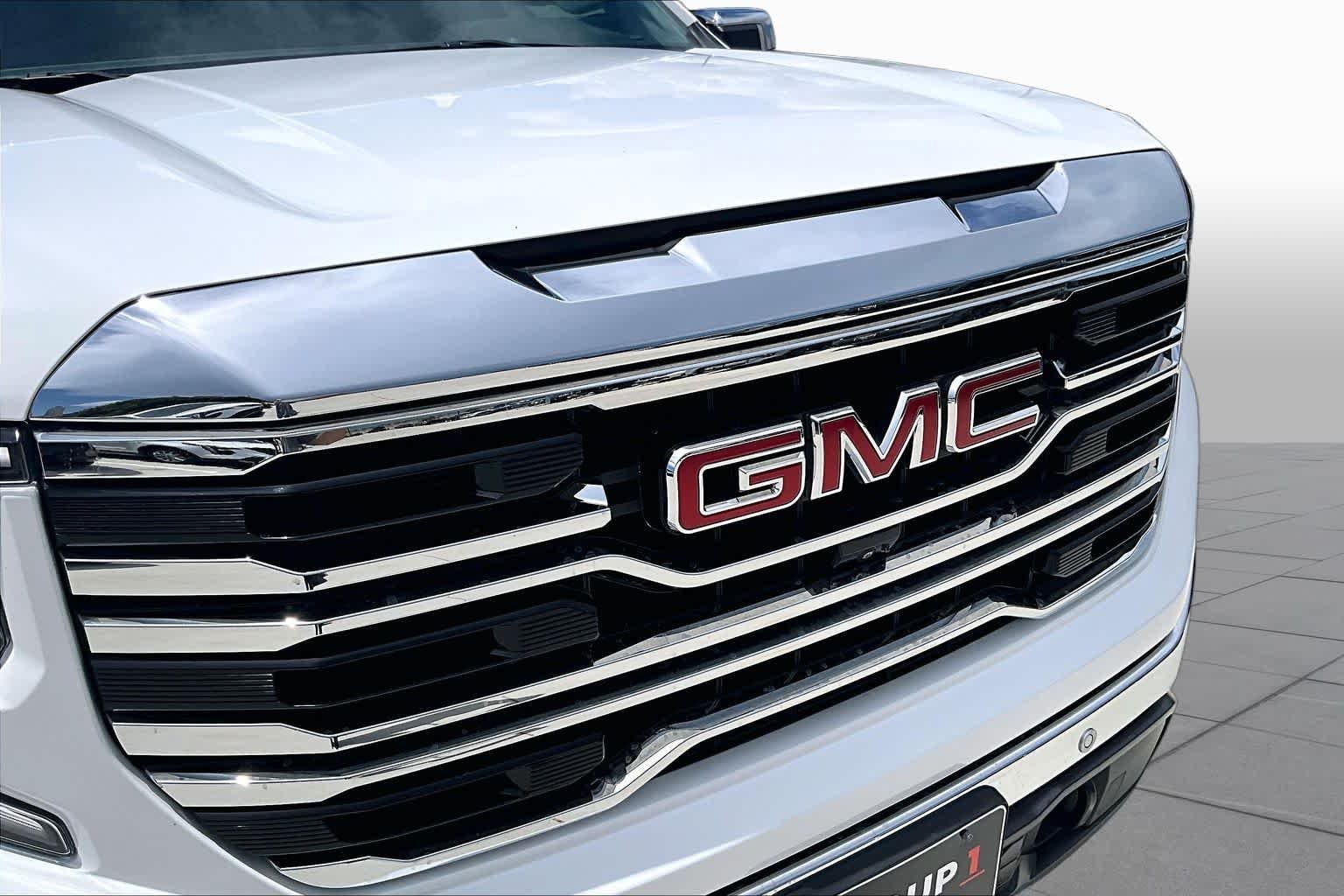 Used 2026 Summit White GMC SLT image 29