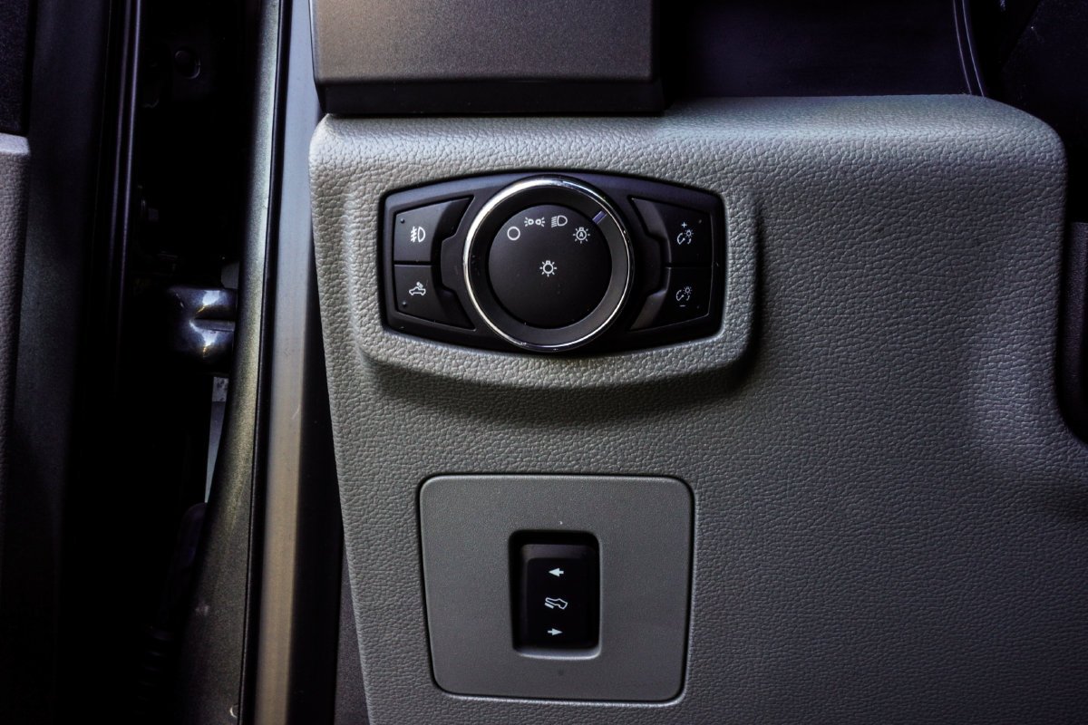 Used 2016 Gray Ford XLT image 29