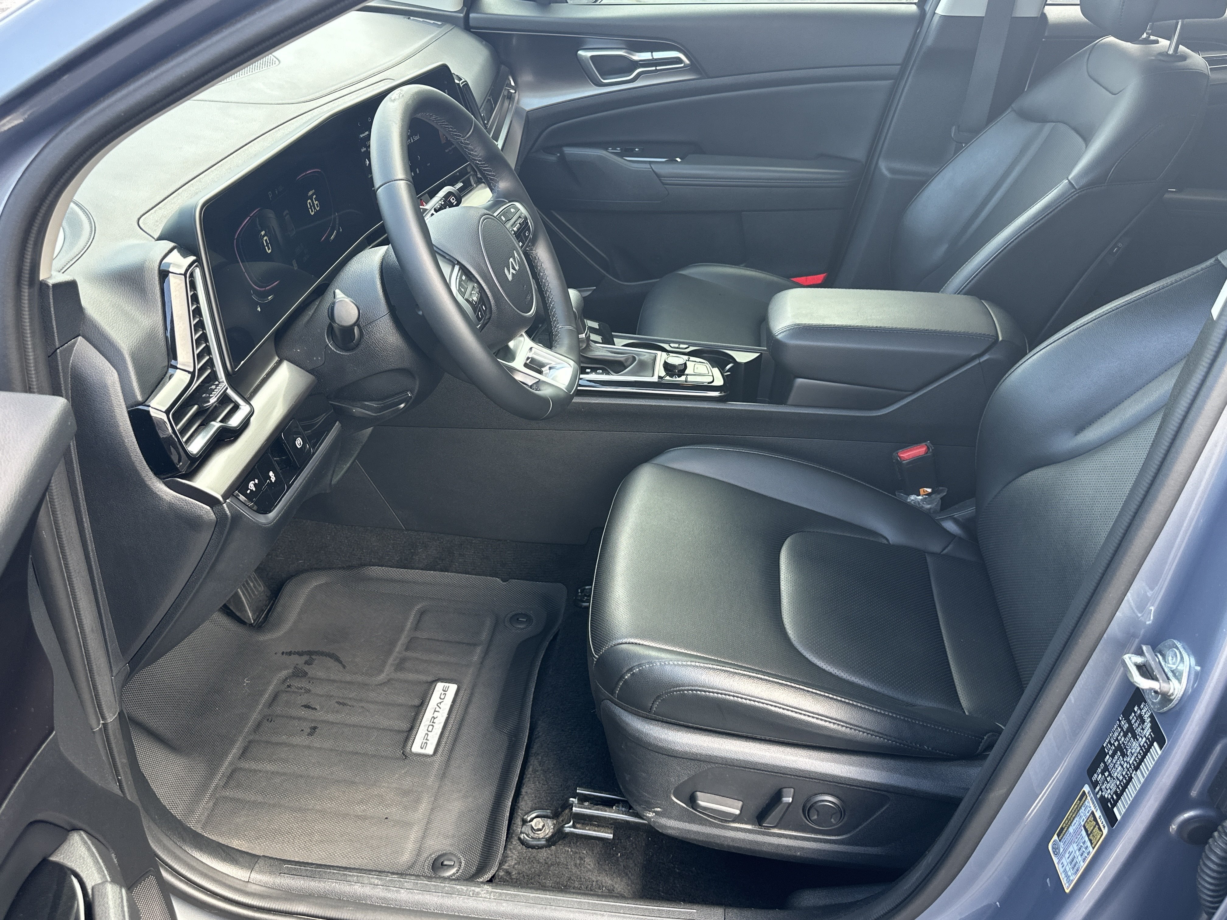 Used 2025 Everlasting Silver Kia EX image 10