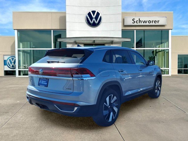 New 2026 Silver Mist Metallic Volkswagen SE w/Technology 4M image 4