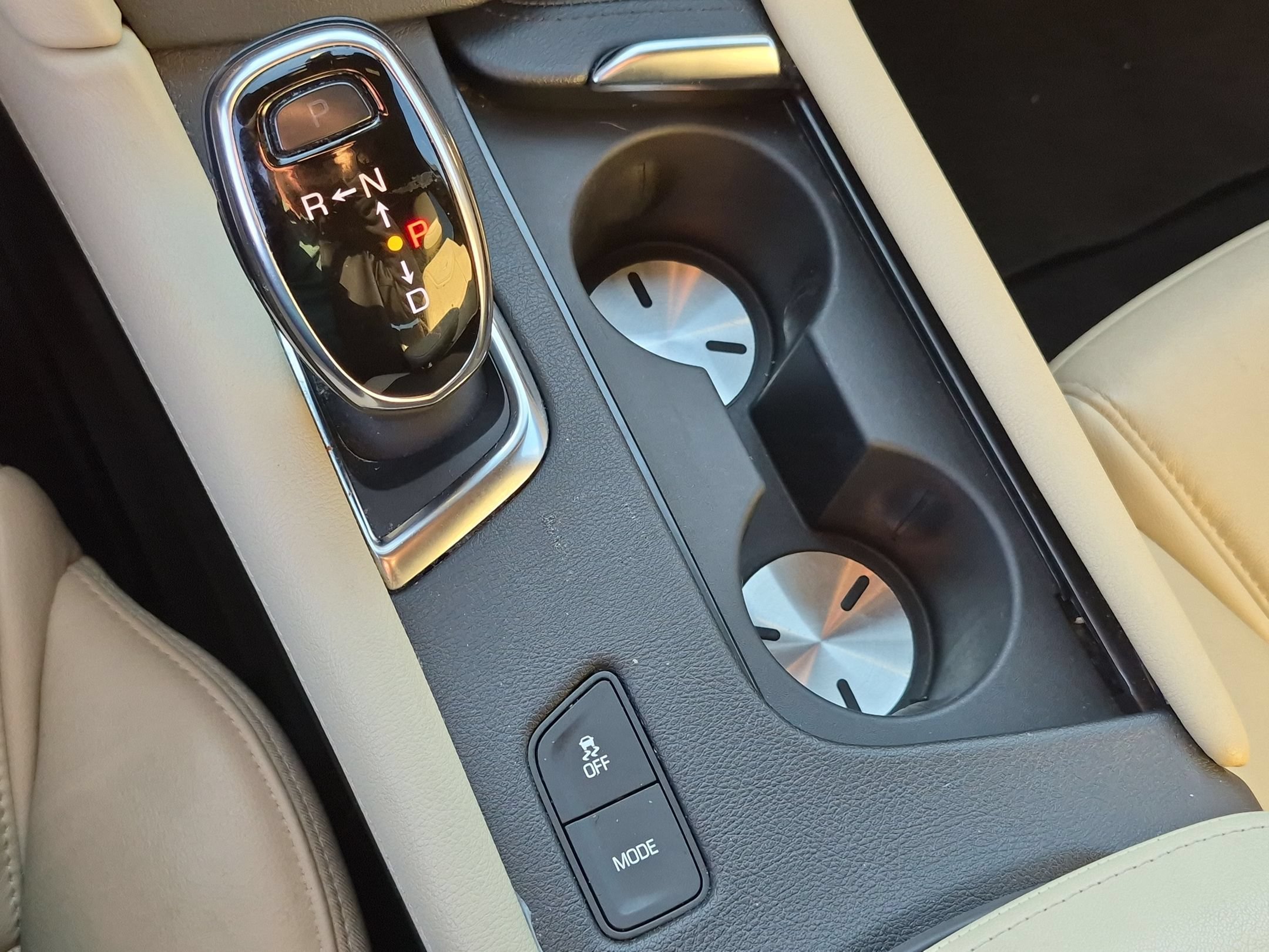 Used 2019 Crystal White Tricoat Cadillac Premium Luxury FWD image 26