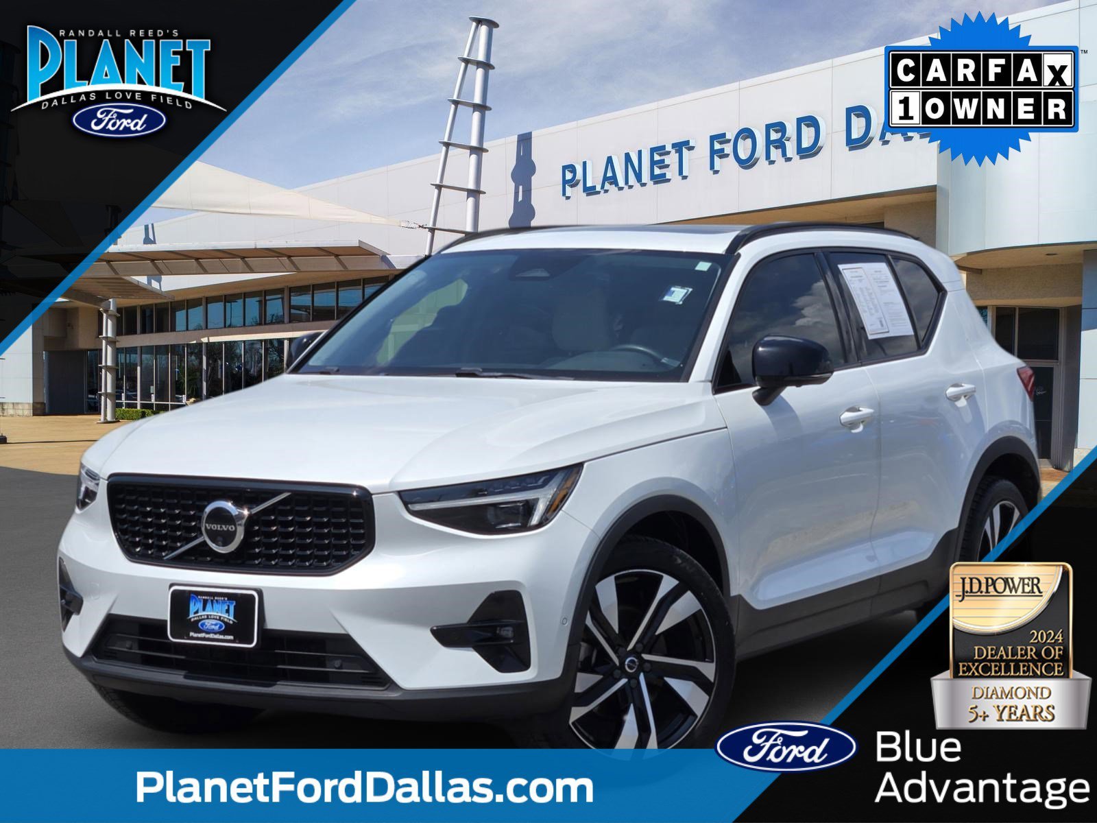 2024 Volvo XC40 B5 Ultimate Dark AWD's photo