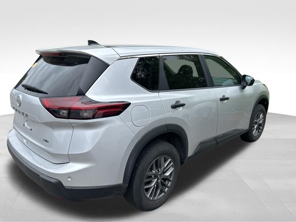Used 2024 Silver Nissan S image 4