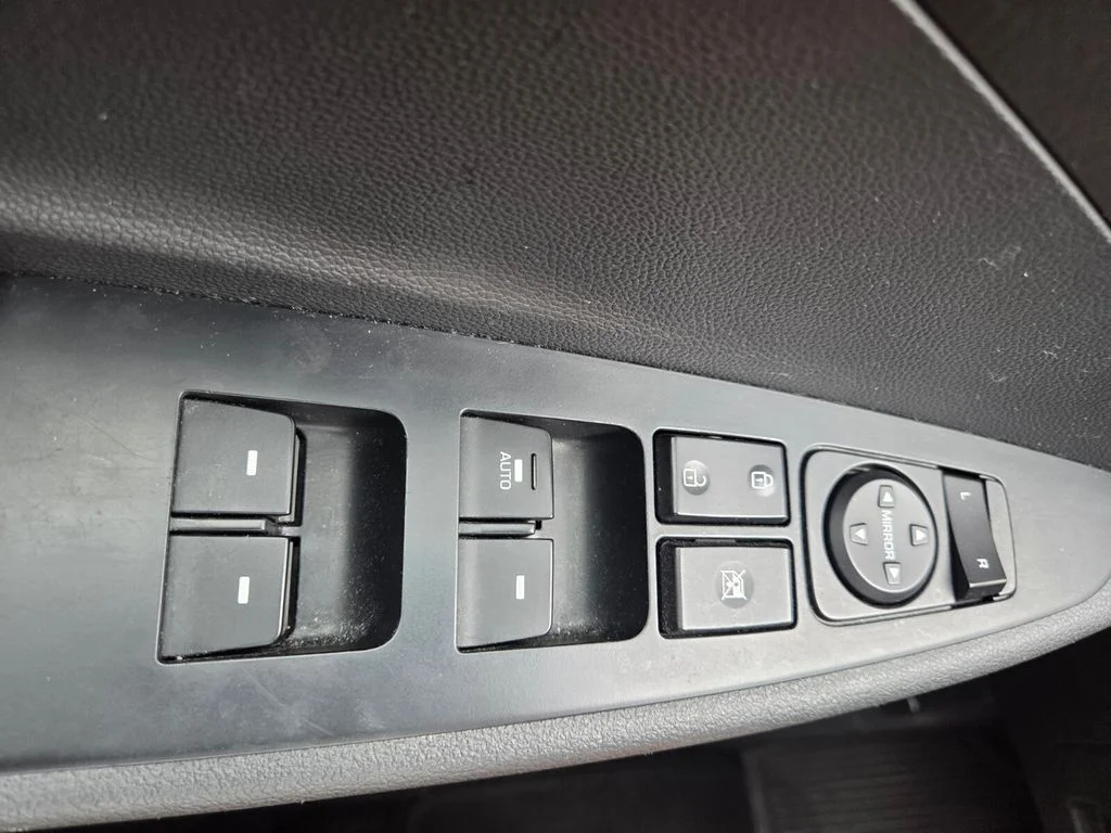 Used 2019 Black Hyundai Value image 20