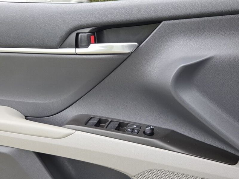 Used 2023 Ice Toyota SE image 26