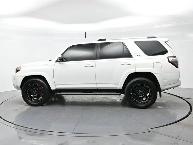 Used 2019 Super White Toyota SR5 image 4