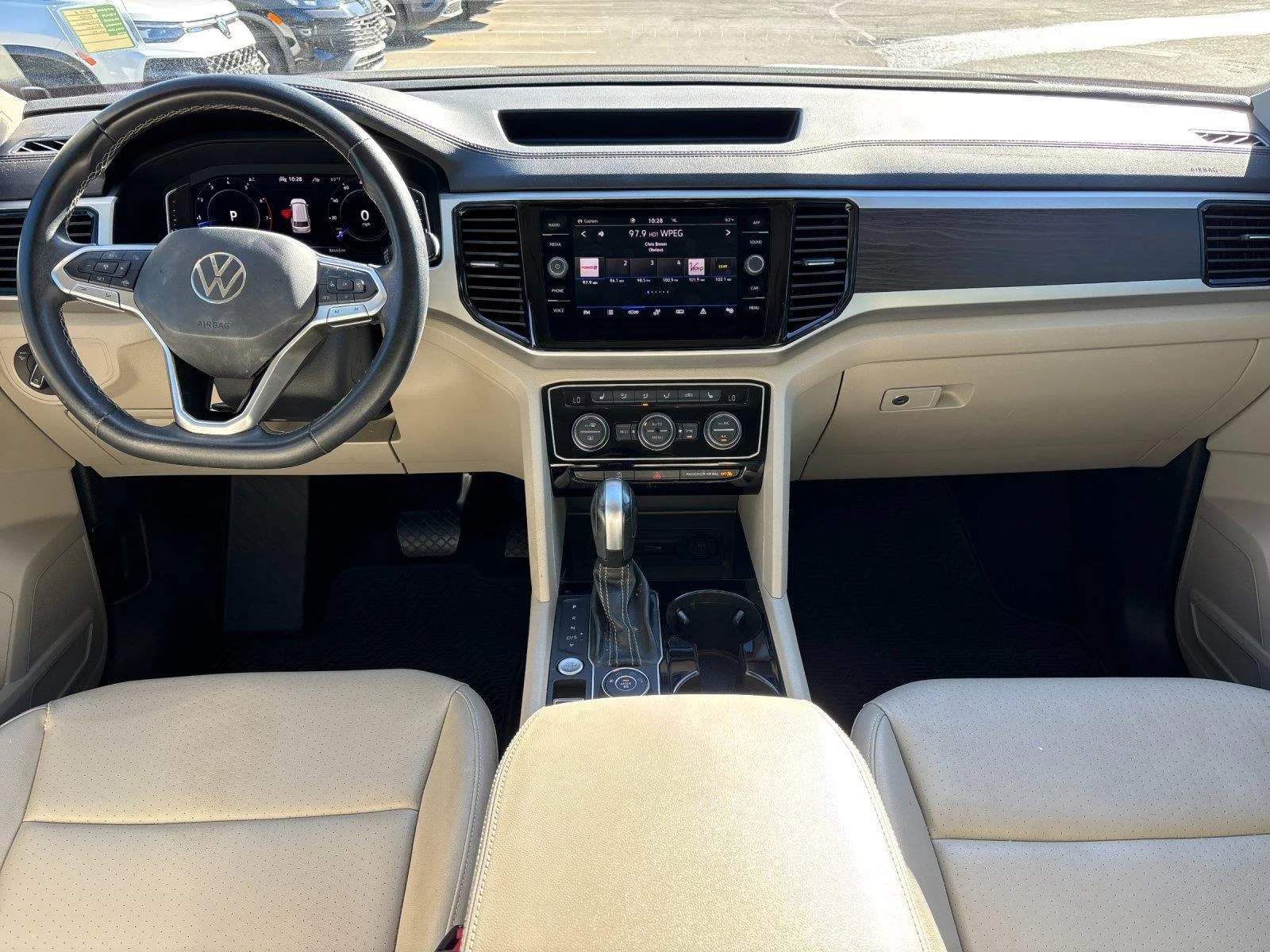 Used 2022 Pure White Volkswagen 3.6L V6 SE w/Technology image 33