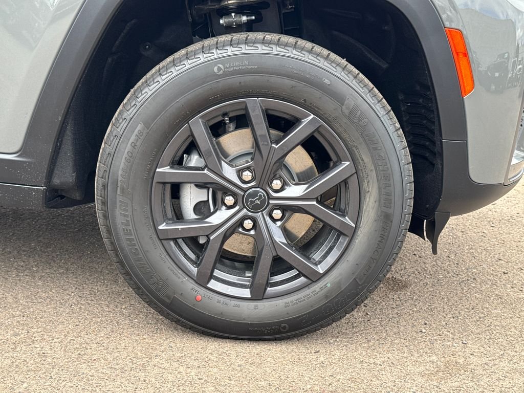 New 2027 Sting-Gray Clearcoat Jeep Laredo Altitude image 7