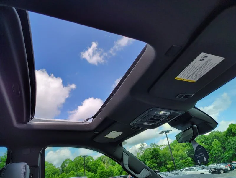 Used 2025 Beige Chevrolet High Country image 35