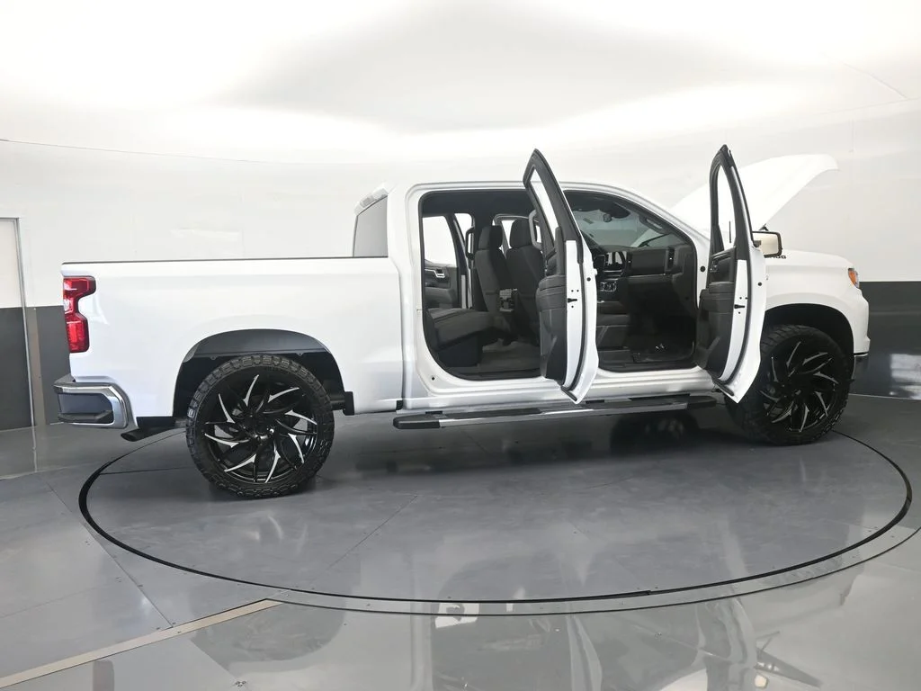 Used 2026 Summit White Chevrolet LT image 73