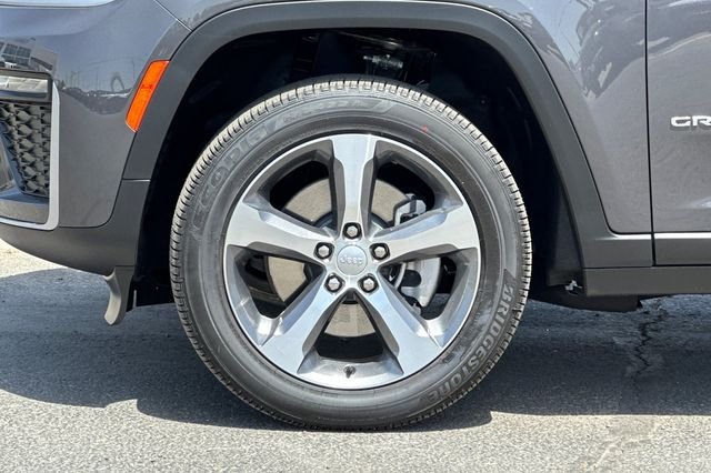 New 2026 Baltic Gray Metallic Clear-Coat Exterior Paint Jeep Limited image 25